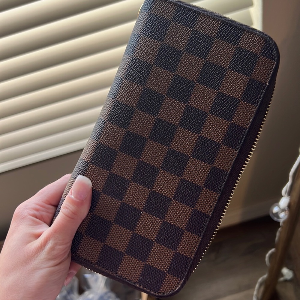 Checkered canvas wallet